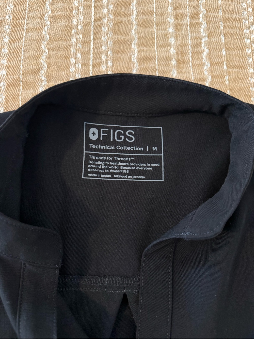 FIGS Black Rafaela ToP - Picture 3 of 3